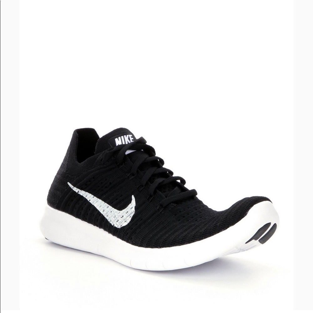 Good condition!! Nike flyknit gym shoes